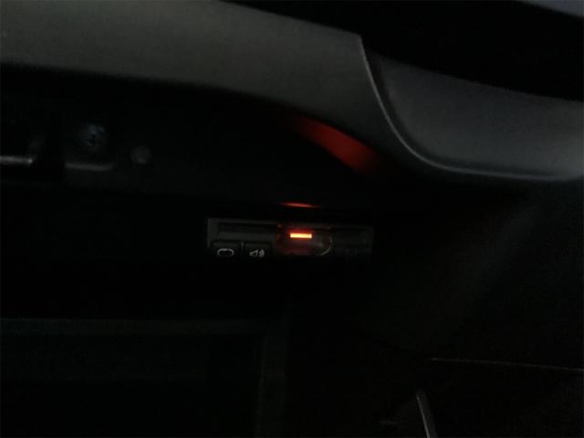 ノート Ｘ　ＥＴＣ　ナビ　ＴＶ　アルミホイール　スマートキー　アイドリングストップ　電動格納ミラー　ＣＶＴ　盗難防止システム　衝突安全ボディ　ＡＢＳ　ＣＤ　ＵＳＢ　エアコン　パワーステアリング　パワーウィンドウ（17枚目）