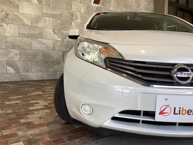 ノート Ｘ　ＥＴＣ　ナビ　ＴＶ　アルミホイール　スマートキー　アイドリングストップ　電動格納ミラー　ＣＶＴ　盗難防止システム　衝突安全ボディ　ＡＢＳ　ＣＤ　ＵＳＢ　エアコン　パワーステアリング　パワーウィンドウ（22枚目）