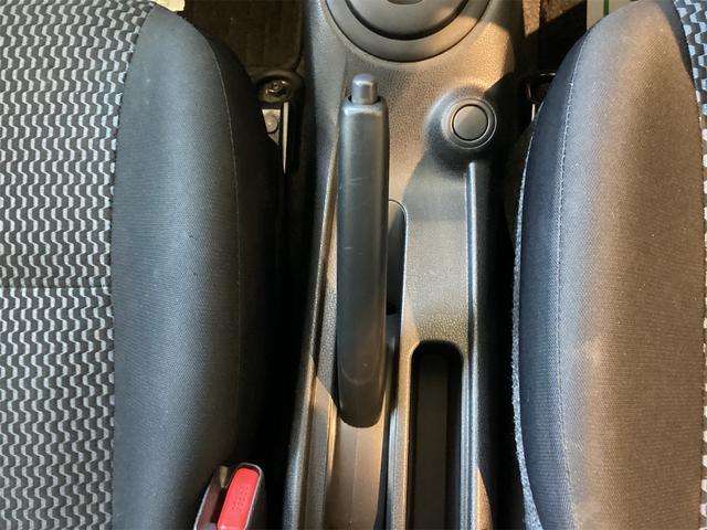 ノート Ｘ　ＥＴＣ　ナビ　ＴＶ　アルミホイール　スマートキー　アイドリングストップ　電動格納ミラー　ＣＶＴ　盗難防止システム　衝突安全ボディ　ＡＢＳ　ＣＤ　ＵＳＢ　エアコン　パワーステアリング　パワーウィンドウ（32枚目）