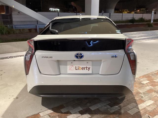 トヨタ プリウス 6枚目