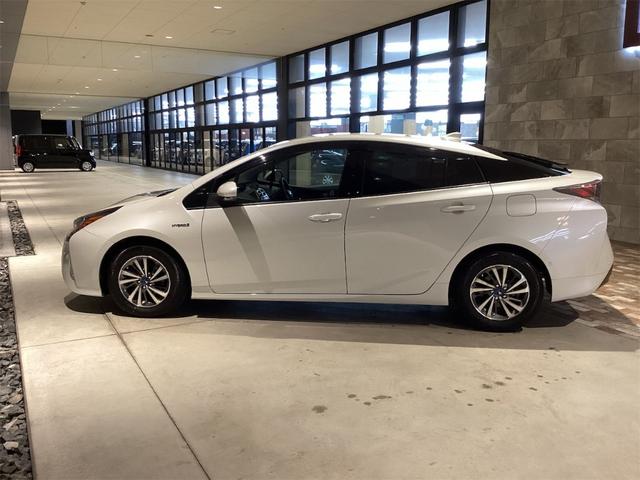 トヨタ プリウス 8枚目