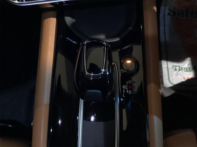 ヴェゼル ハイブリッドＺ・ホンダセンシング　ＥＴＣ　バックカメラ　オートクルーズコントロール　レーンアシスト　衝突被害軽減システム　ナビ　ＴＶ　オートライト　ＬＥＤヘッドランプ　アルミホイール　スマートキー　電動格納ミラー　シートヒーター　ＡＴ（18枚目）