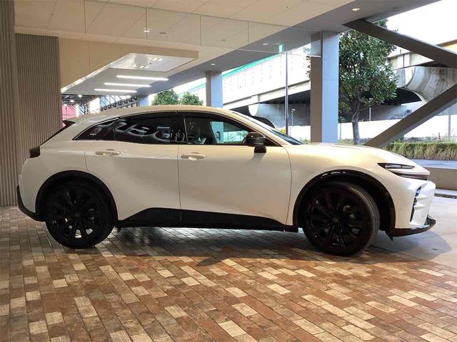 トヨタ クラウンスポーツ 4枚目