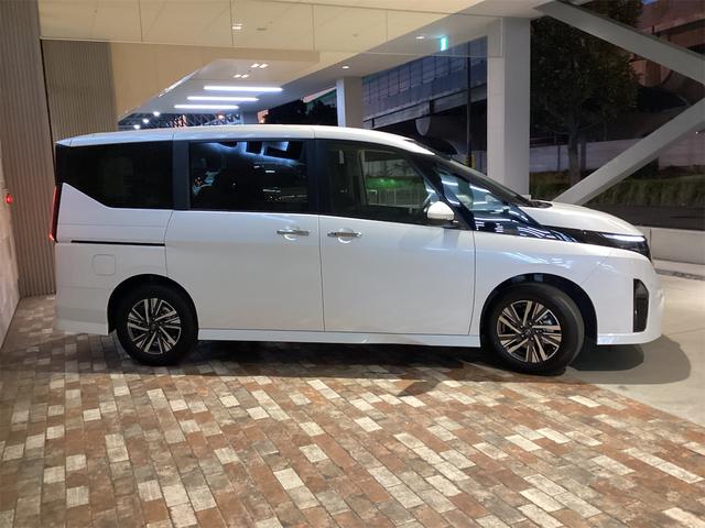 日産 セレナ 4枚目