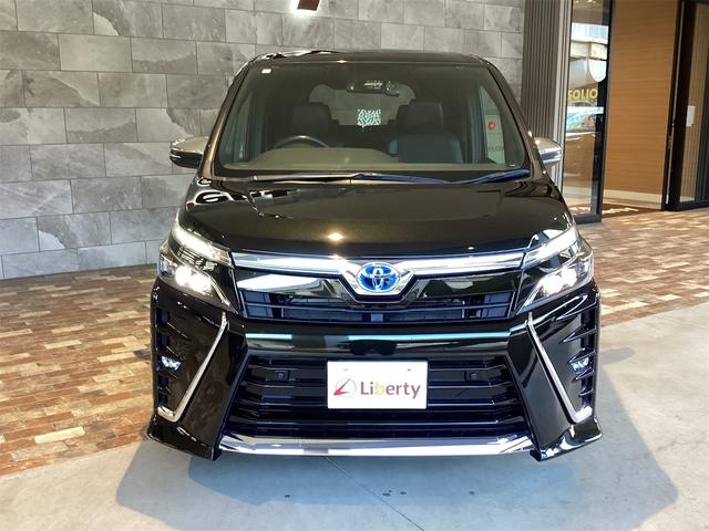 トヨタ ヴォクシー 2枚目