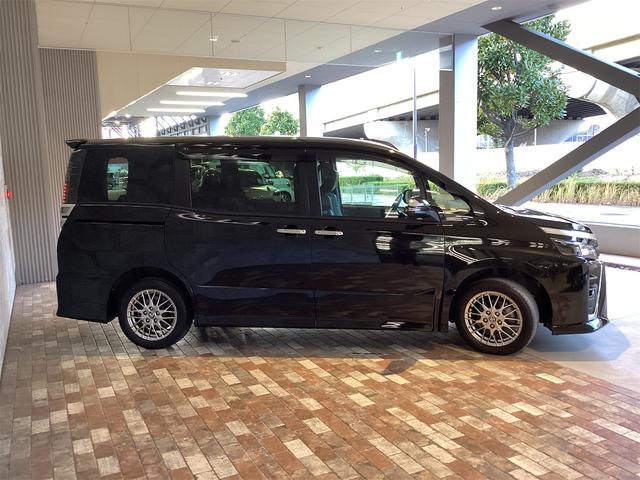 トヨタ ヴォクシー 4枚目