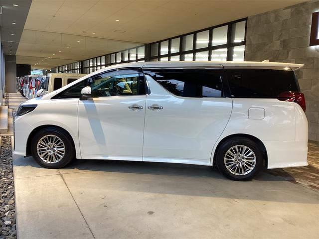 トヨタ アルファード 8枚目