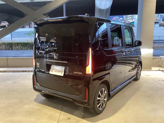 Ｎ－ＢＯＸカスタム ベースグレード　バックカメラ　両側スライド・片側電動　クリアランスソナー　レーンアシスト　オートライト　アイドリングストップ　電動格納ミラー　シートヒーター　ベンチシート　ＣＶＴ　ＥＳＣ　アルミホイール　エアコン（5枚目）