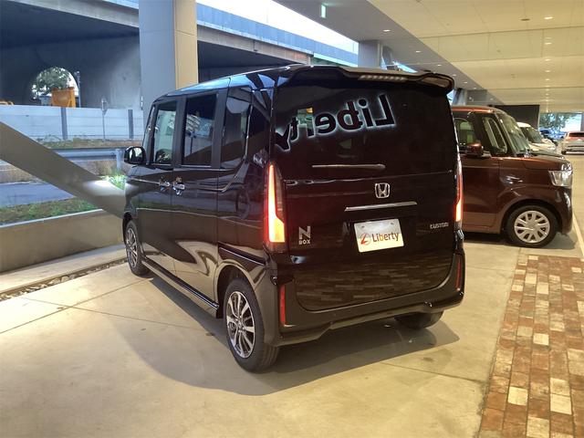 Ｎ－ＢＯＸカスタム ベースグレード　バックカメラ　両側スライド・片側電動　クリアランスソナー　レーンアシスト　オートライト　アイドリングストップ　電動格納ミラー　シートヒーター　ベンチシート　ＣＶＴ　ＥＳＣ　アルミホイール　エアコン（7枚目）