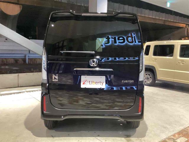 Ｎ－ＢＯＸカスタム ベースグレード　バックカメラ　両側スライド・片側電動　クリアランスソナー　レーンアシスト　オートライト　アイドリングストップ　電動格納ミラー　シートヒーター　ベンチシート　ＣＶＴ　チップアップシート　アルミホイール（6枚目）