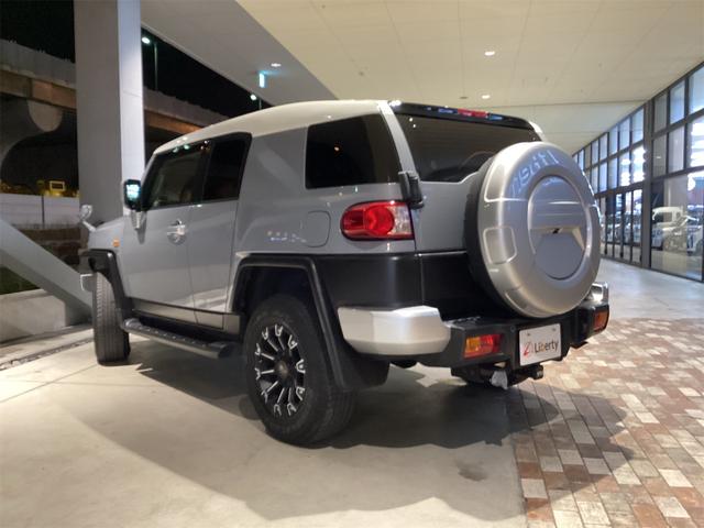 ＦＪクルーザー カラーパッケージ　４ＷＤ　バックカメラ　クリアランスソナー　オートクルーズコントロール　ナビ　ＴＶ　アルミホイール　キーレスエントリー　ＡＴ　盗難防止システム　衝突安全ボディ　ＣＤ　ＵＳＢ　Ｂｌｕｅｔｏｏｔｈ　ＡＢＳ（7枚目）