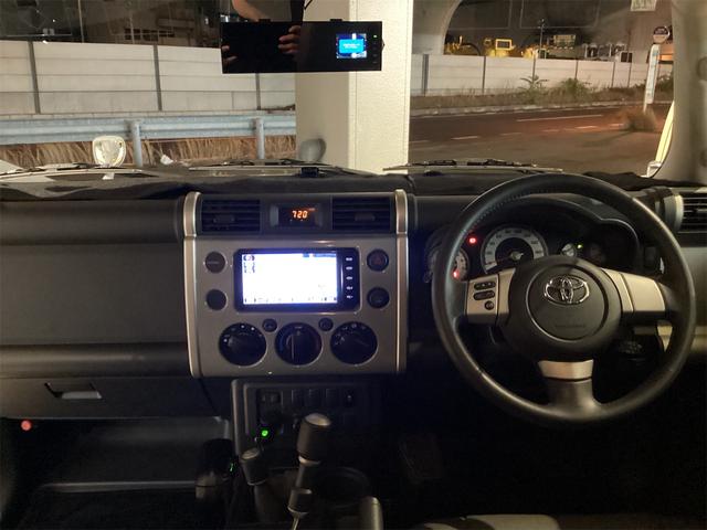 ＦＪクルーザー カラーパッケージ　４ＷＤ　バックカメラ　クリアランスソナー　オートクルーズコントロール　ナビ　ＴＶ　アルミホイール　キーレスエントリー　ＡＴ　盗難防止システム　衝突安全ボディ　ＣＤ　ＵＳＢ　Ｂｌｕｅｔｏｏｔｈ　ＡＢＳ（9枚目）