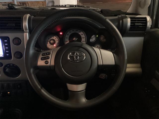 ＦＪクルーザー カラーパッケージ　４ＷＤ　バックカメラ　クリアランスソナー　オートクルーズコントロール　ナビ　ＴＶ　アルミホイール　キーレスエントリー　ＡＴ　盗難防止システム　衝突安全ボディ　ＣＤ　ＵＳＢ　Ｂｌｕｅｔｏｏｔｈ　ＡＢＳ（10枚目）