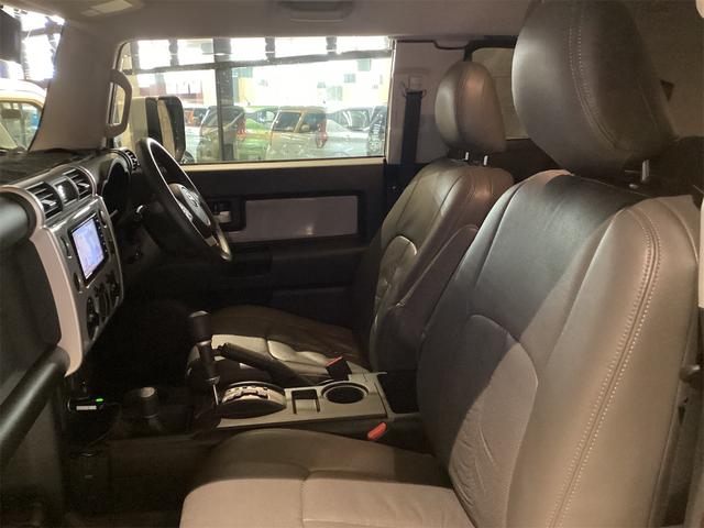 ＦＪクルーザー カラーパッケージ　４ＷＤ　バックカメラ　クリアランスソナー　オートクルーズコントロール　ナビ　ＴＶ　アルミホイール　キーレスエントリー　ＡＴ　盗難防止システム　衝突安全ボディ　ＣＤ　ＵＳＢ　Ｂｌｕｅｔｏｏｔｈ　ＡＢＳ（18枚目）