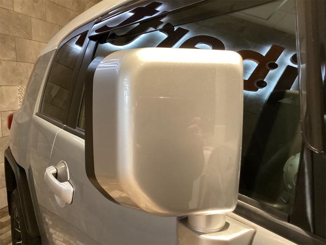 ＦＪクルーザー カラーパッケージ　４ＷＤ　バックカメラ　クリアランスソナー　オートクルーズコントロール　ナビ　ＴＶ　アルミホイール　キーレスエントリー　ＡＴ　盗難防止システム　衝突安全ボディ　ＣＤ　ＵＳＢ　Ｂｌｕｅｔｏｏｔｈ　ＡＢＳ（22枚目）