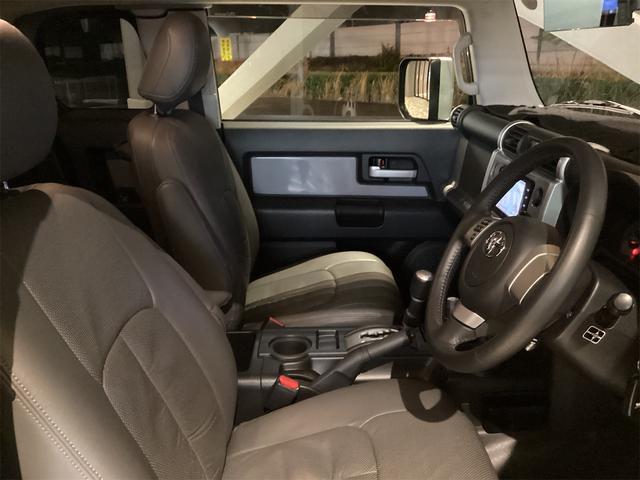 ＦＪクルーザー カラーパッケージ　４ＷＤ　バックカメラ　クリアランスソナー　オートクルーズコントロール　ナビ　ＴＶ　アルミホイール　キーレスエントリー　ＡＴ　盗難防止システム　衝突安全ボディ　ＣＤ　ＵＳＢ　Ｂｌｕｅｔｏｏｔｈ　ＡＢＳ（28枚目）