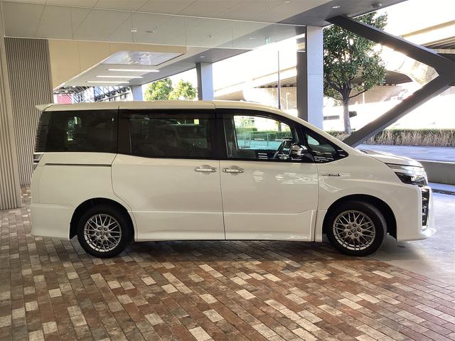 ヴォクシー ハイブリッドＺＳ　煌　ＥＴＣ　バックカメラ　ナビ　ＴＶ　オートクルーズコントロール　レーンアシスト　衝突被害軽減システム　両側電動スライドドア　オートマチックハイビーム　オートライト　ＬＥＤヘッドランプ（17枚目）