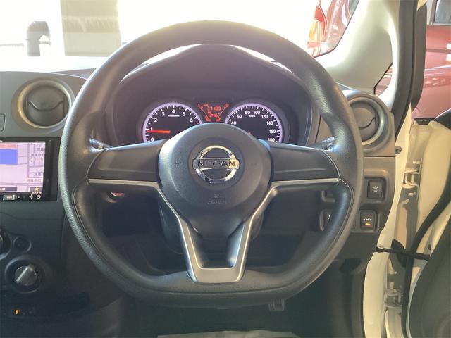 ノート Ｘ　ＥＴＣ　バックカメラ　ナビ　ＴＶ　レーンアシスト　衝突被害軽減システム　スマートキー　アイドリングストップ　電動格納ミラー　ＣＶＴ　盗難防止システム　衝突安全ボディ　ＡＢＳ　ＥＳＣ（6枚目）