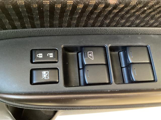 ノート ｅ－パワー　メダリスト　全周囲カメラ　ＴＶ　クリアランスソナー　レーンアシスト　衝突被害軽減システム　アルミホイール　オートライト　ＬＥＤヘッドランプ　スマートキー　電動格納ミラー　ＣＶＴ（14枚目）