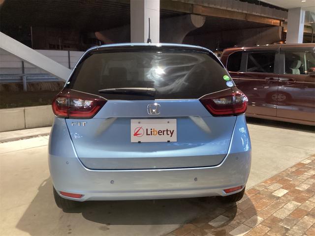 フィット ベーシック　クリアランスソナー　オートクルーズコントロール　衝突被害軽減システム　オートライト　スマートキー　アイドリングストップ　電動格納ミラー　ＣＶＴ　盗難防止システム　衝突安全ボディ　ＡＢＳ　ＥＳＣ　ＣＤ（18枚目）