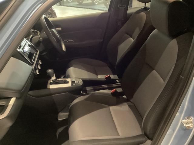 フィット ベーシック　クリアランスソナー　オートクルーズコントロール　衝突被害軽減システム　オートライト　スマートキー　アイドリングストップ　電動格納ミラー　ＣＶＴ　盗難防止システム　衝突安全ボディ　ＡＢＳ　ＥＳＣ　ＣＤ（35枚目）