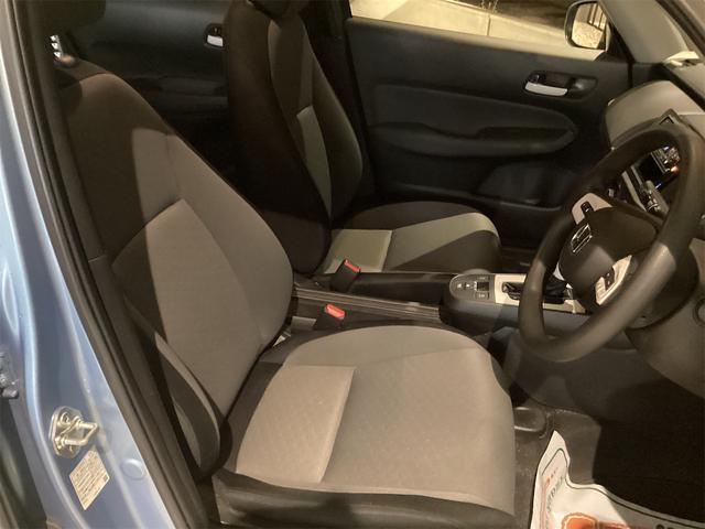 フィット ベーシック　クリアランスソナー　オートクルーズコントロール　衝突被害軽減システム　オートライト　スマートキー　アイドリングストップ　電動格納ミラー　ＣＶＴ　盗難防止システム　衝突安全ボディ　ＡＢＳ　ＥＳＣ　ＣＤ（37枚目）