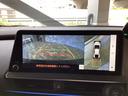 【全方位型モニター】クルマを上空から見下ろしているかのように、直感的に周囲の状況を把握できる全方位型モニター。狭い場所での駐車でも周囲が映像で確認できます。