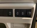 両側電動スライドドア!!荷物で手が塞がるなど簡単にドアの開閉が出来ます!何より力いらずで開閉OK!女性やお年寄りにも優しい。電動機能はOFFにもできますから元気なお子様の駆け出しも安心!