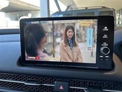 ＴＶ付きの車となっております。ドライブの合間の休憩中に気になる番組を見ることができます。 6