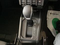 発進時や後退時に必ず操作するレバーです。操作のしやすさが肝になってきます。ぜひ一度体感してください。 4