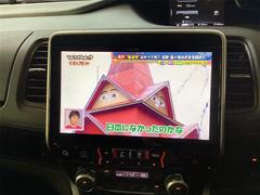 ＴＶ付きの車となっております。ドライブの合間の休憩中に気になる番組を見ることができます。 3