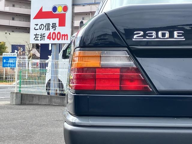 ミディアムクラス ２３０Ｅ　右ハンドル　走行１．０万キロ　ウッドパネル　社外ナビ　純正ホイールキャップ（28枚目）