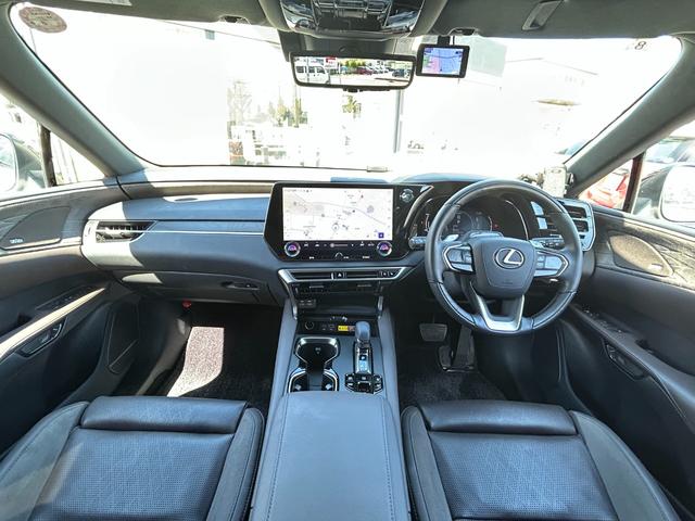 ＲＸ ＲＸ４５０ｈ＋　バージョンＬ　マークレビンソンサウンドシステム　寒冷地仕様　パノラマルーフ　カラーＨＵＤ　ＢＳＭ　レクサスチームメイト　ＡＤパーク　セミアニリン本革シート　ナノイーＸ　純正２１ｉｎＡＷ　デジタルインナーミラー（2枚目）