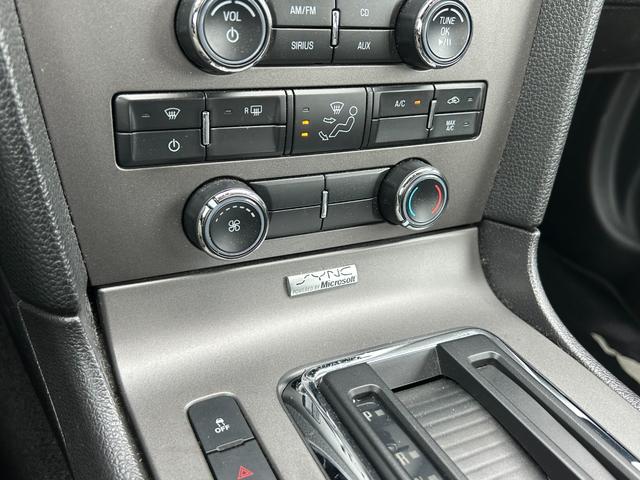 マスタング Ｖ６　クーペ　グラスルーフ　ザ　ブラック　新車並行車　特別仕様車　３５台限定車　グラスルーフ　左ハンドル　ブラックレザーシート　ブラックインテリア　ミラー型バックカメラ　純正１８ｉｎＡＷ（8枚目）
