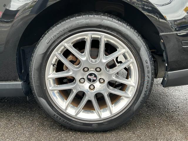 マスタング Ｖ６　クーペ　グラスルーフ　ザ　ブラック　新車並行車　特別仕様車　３５台限定車　グラスルーフ　左ハンドル　ブラックレザーシート　ブラックインテリア　ミラー型バックカメラ　純正１８ｉｎＡＷ（28枚目）