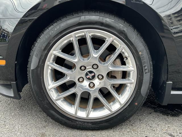 マスタング Ｖ６　クーペ　グラスルーフ　ザ　ブラック　新車並行車　特別仕様車　３５台限定車　グラスルーフ　左ハンドル　ブラックレザーシート　ブラックインテリア　ミラー型バックカメラ　純正１８ｉｎＡＷ（29枚目）