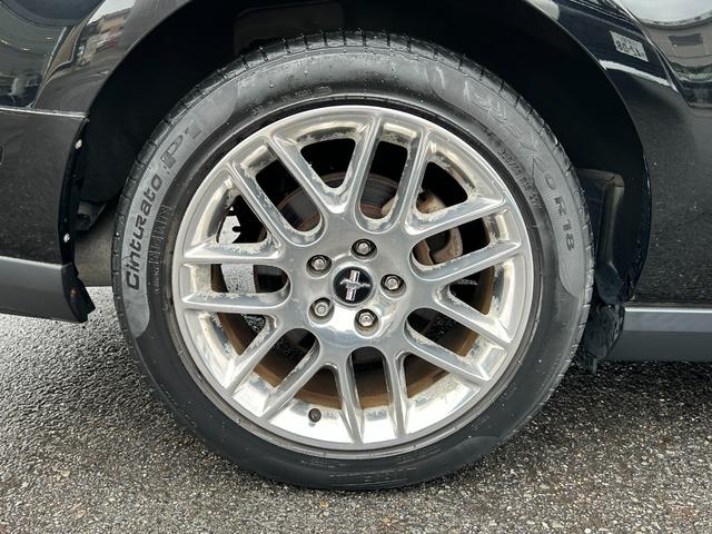 マスタング Ｖ６　クーペ　グラスルーフ　ザ　ブラック　新車並行車　特別仕様車　３５台限定車　グラスルーフ　左ハンドル　ブラックレザーシート　ブラックインテリア　ミラー型バックカメラ　純正１８ｉｎＡＷ（31枚目）