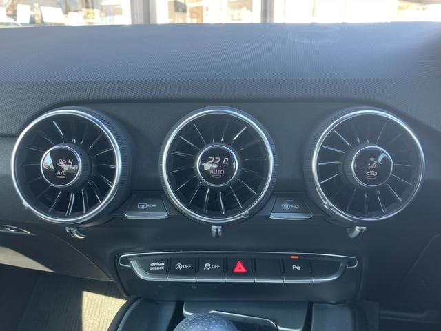 TTクーペ Sラインコンペティション ワンオーナー 150台限定車 コンフォートPKG ブラックスタイリングPKG RSリアスポイラー マトリクスLEDヘッド バーチャルコックピット 前席パワーシート シートヒーター 純正19inAW(11枚目)
