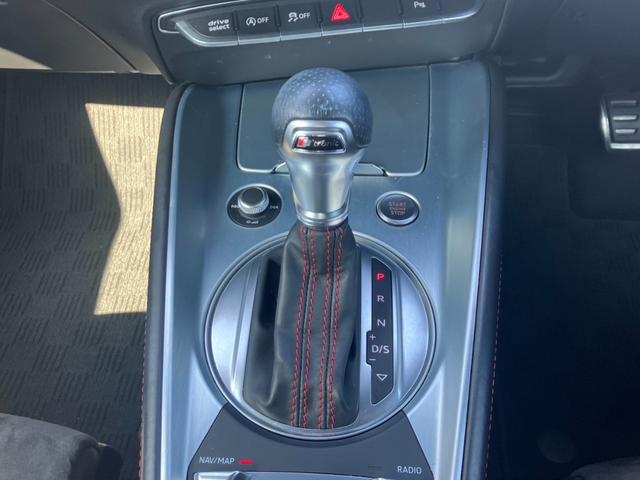 TTクーペ Sラインコンペティション ワンオーナー 150台限定車 コンフォートPKG ブラックスタイリングPKG RSリアスポイラー マトリクスLEDヘッド バーチャルコックピット 前席パワーシート シートヒーター 純正19inAW(13枚目)