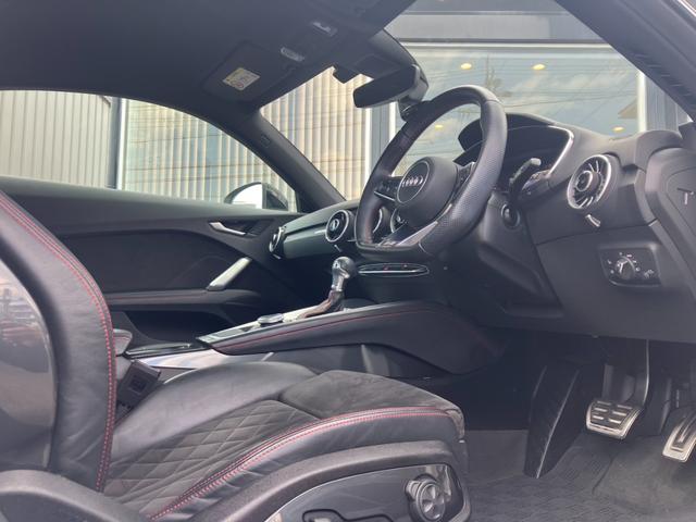 TTクーペ Sラインコンペティション ワンオーナー 150台限定車 コンフォートPKG ブラックスタイリングPKG RSリアスポイラー マトリクスLEDヘッド バーチャルコックピット 前席パワーシート シートヒーター 純正19inAW(17枚目)