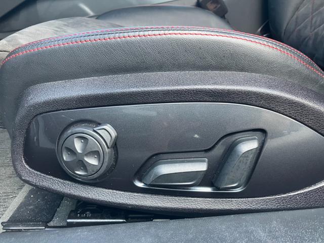 TTクーペ Sラインコンペティション ワンオーナー 150台限定車 コンフォートPKG ブラックスタイリングPKG RSリアスポイラー マトリクスLEDヘッド バーチャルコックピット 前席パワーシート シートヒーター 純正19inAW(21枚目)