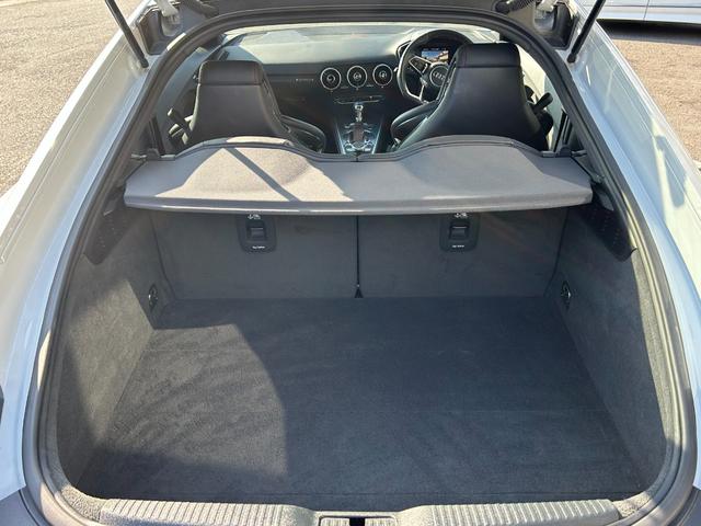 TTクーペ Sラインコンペティション ワンオーナー 150台限定車 コンフォートPKG ブラックスタイリングPKG RSリアスポイラー マトリクスLEDヘッド バーチャルコックピット 前席パワーシート シートヒーター 純正19inAW(24枚目)