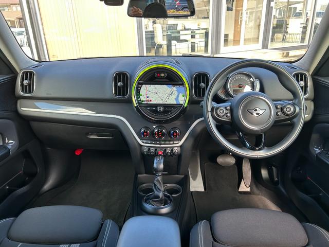 ＭＩＮＩ クーパーＳＤ　クロスオーバー　オール４　ワンオーナー　純正ナビ　バックカメラ　前席シートヒーター　アクティブクルーズコントロール　純正前後ドラレコ　純正１８ｉｎＡＷ　ルーフレール　電動リアゲート　フォグランプ　ＥＴＣ（2枚目）