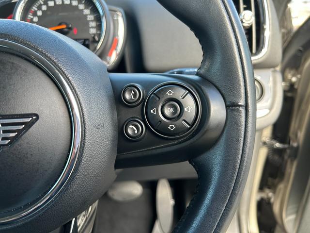 ＭＩＮＩ クーパーＳＤ　クロスオーバー　オール４　ワンオーナー　純正ナビ　バックカメラ　前席シートヒーター　アクティブクルーズコントロール　純正前後ドラレコ　純正１８ｉｎＡＷ　ルーフレール　電動リアゲート　フォグランプ　ＥＴＣ（6枚目）