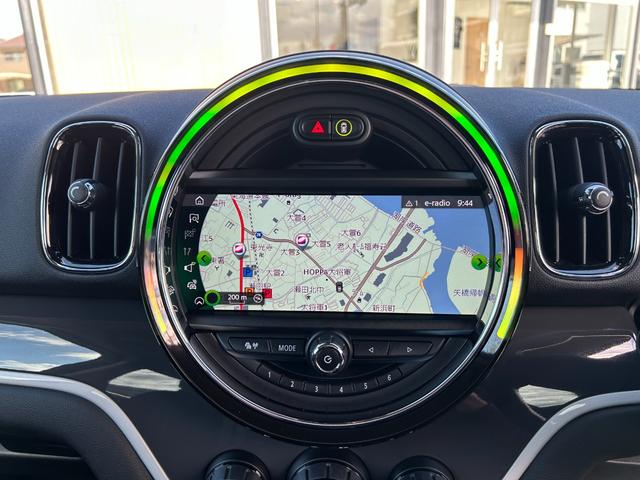 ＭＩＮＩ クーパーＳＤ　クロスオーバー　オール４　ワンオーナー　純正ナビ　バックカメラ　前席シートヒーター　アクティブクルーズコントロール　純正前後ドラレコ　純正１８ｉｎＡＷ　ルーフレール　電動リアゲート　フォグランプ　ＥＴＣ（10枚目）