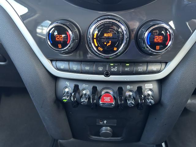 ＭＩＮＩ クーパーＳＤ　クロスオーバー　オール４　ワンオーナー　純正ナビ　バックカメラ　前席シートヒーター　アクティブクルーズコントロール　純正前後ドラレコ　純正１８ｉｎＡＷ　ルーフレール　電動リアゲート　フォグランプ　ＥＴＣ（13枚目）