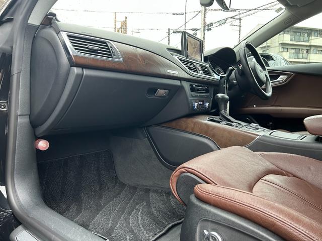 A7スポーツバック 3.0TFSIクワトロ ブラウンレザー 純正HDDナビ 地デジTV バックカメラ 木目パネル 前席パワーシート 全席シートヒーター BSM 純正20inAW 後席ヘッドレストモニター BOSEサウンドシステム ETC(21枚目)