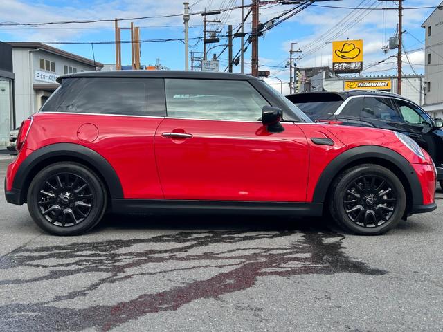 ＭＩＮＩ クーパー　クラシック・トリム　プレミアムプラスライン　ワンオーナー　ストリートスタイル　センターモニター　カープレイ　バックカメラ　ブラックレザーシート　前席シートヒーター　クルコン　ＥＴＣ　純正１６ｉｎブラックＡＷ（29枚目）