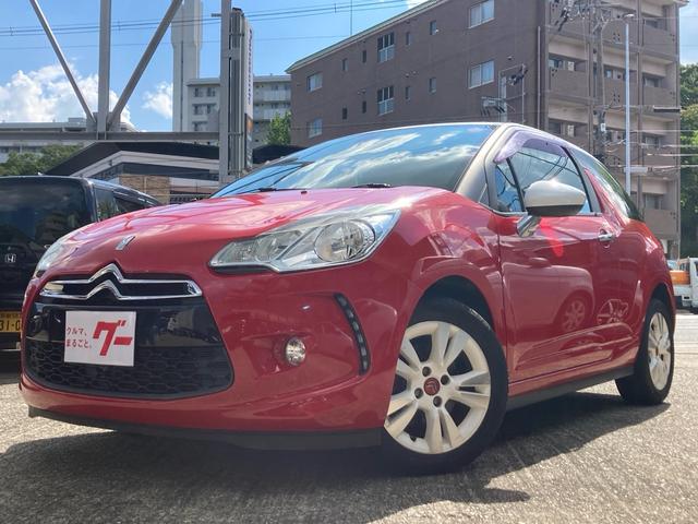 ＤＳ３ シック　レッド・ホワイトツートンカラー　ＥＴＣ　オートエアコン　キーレス　オーディオ　ＥＳＰ　１６インチアルミホイール　デイライト（3枚目）