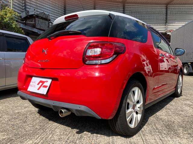 ＤＳ３ シック　レッド・ホワイトツートンカラー　ＥＴＣ　オートエアコン　キーレス　オーディオ　ＥＳＰ　１６インチアルミホイール　デイライト（5枚目）